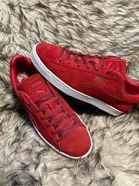 Puma Men Red Suede Low-Top Sneakers with White Sole Sz 9
